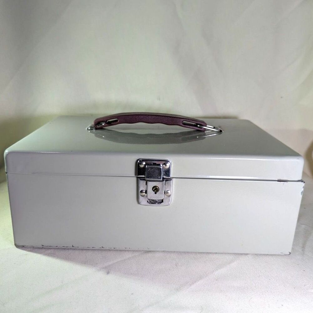 Vintage Metal Lockable Cash Box Lockbox w/ Handle, Portable, Includes Keys